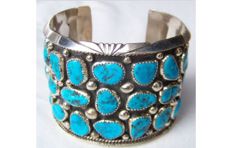 NAVAJO MATHELDA BENALLY SILVER PETITPOINT BRACELET Image