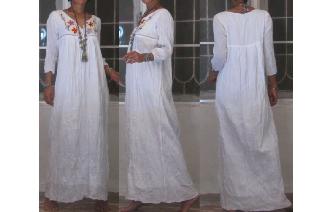 VINTAGE ETHNIC WHITE EMBOIDERED MEXICAN MAXI DRESS Image